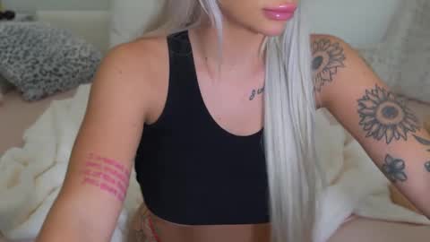 Snapshot of emmagray01 chatting on October 4, 5:44 pm emmagray01 online show from October 4, 5:44 pm