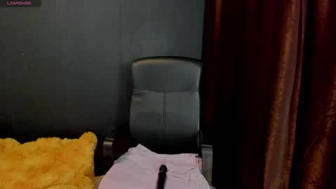 Snapshot of emmamaturre chatting on March 9, 2:29 am Emma online show from March 9, 2:29 am