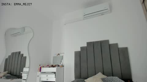 Snapshot of emmamejia7 chatting on December 14, 12:44 pm online show from December 14, 12:44 pm