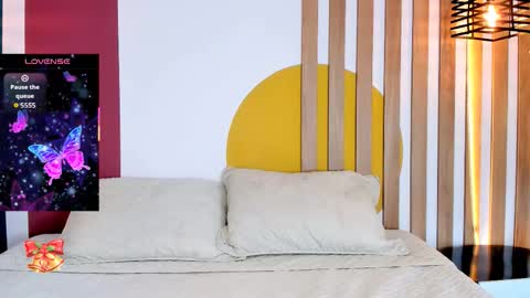 emmanaughty_ online show from January 6, 9:30 pm