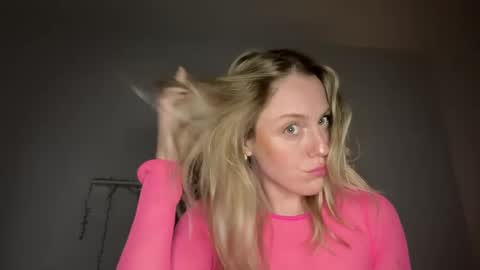 emmaonlyx1 online show from May 17, 3:16 am