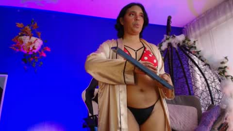 Emma 3 online show from April 8, 7:17 pm