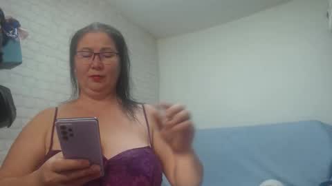 emmasquirt69 online show from December 17, 10:05 pm