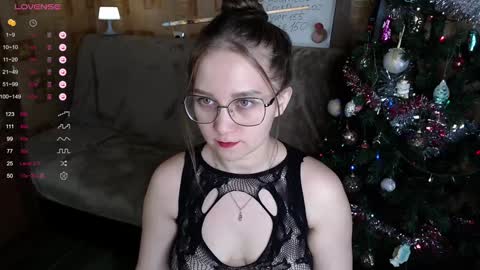 Snapshot of emmatiny chatting on December 30, 6:27 pm Mia online show from December 30, 6:27 pm