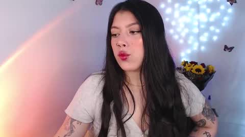 Snapshot of emmi_0 chatting on September 27, 10:02 am Emily Independent model online show from September 27, 10:02 am