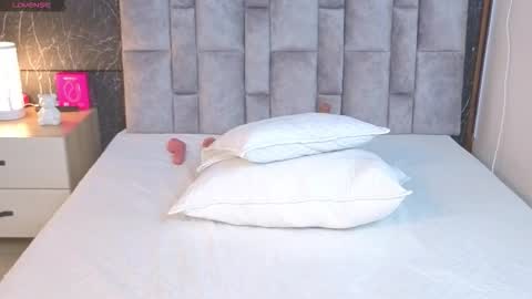 emmi_collins online show from November 17, 8:22 pm