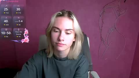 Snapshot of emmi_rossum chatting on October 13, 7:21 am Emmi online show from October 13, 7:21 am