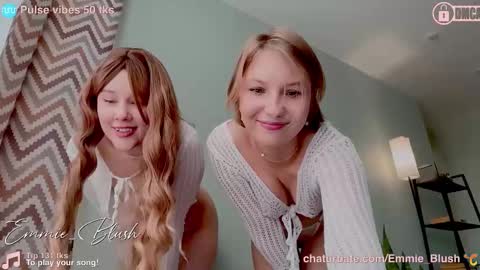 Snapshot of emmie_blush chatting on October 3, 6:43 am Emily online show from October 3, 6:43 am
