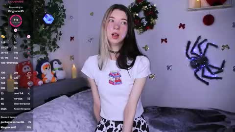 emmie_everly online show from December 20, 1:18 pm