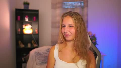 Emmie online show from October 30, 2:39 pm