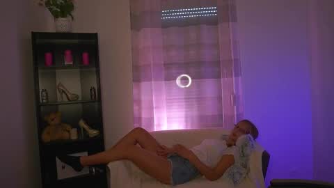 Snapshot of emmie_murray chatting on September 28, 1:31 pm Emmie online show from September 28, 1:31 pm