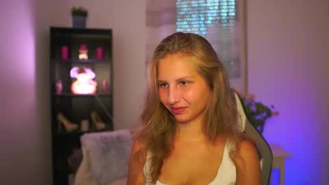 Snapshot of emmie_murray chatting on October 9, 1:16 pm Emmie online show from October 9, 1:16 pm