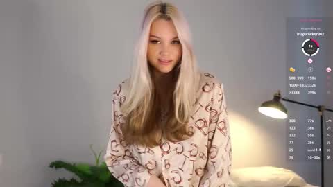 Snapshot of emmiemurray chatting on September 26, 5:26 am Aurora online show from September 26, 5:26 am