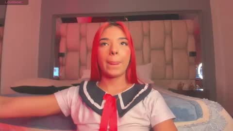 Snapshot of emmily_savage chatting on February 15, 10:00 am online show from February 15, 10:00 am