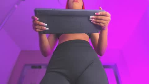 Snapshot of emmily_savage chatting on September 10, 11:44 am online show from September 10, 11:44 am
