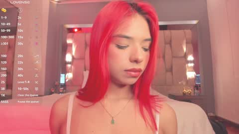 Snapshot of emmily_savage chatting on February 6, 3:59 am online show from February 6, 3:59 am
