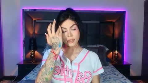 Emmily Santibaez online show from February 24, 5:54 am