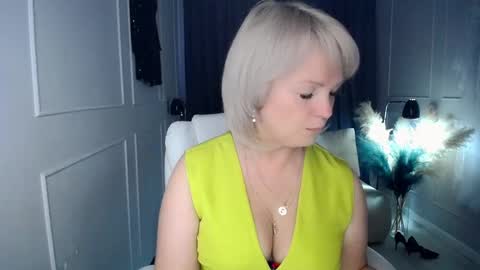 Snapshot of emmmam chatting on October 7, 7:48 am emmmam online show from October 7, 7:48 am