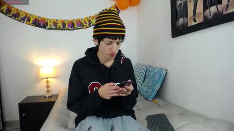 Snapshot of emmo_boy chatting on October 20, 2:38 am SERGIO online show from October 20, 2:38 am