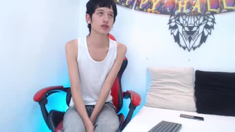 Snapshot of emmo_boy chatting on October 8, 12:44 pm SERGIO online show from October 8, 12:44 pm