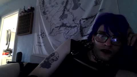 emmtheslutx0x0 online show from November 22, 6:45 am