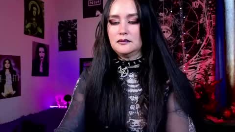 Emmy Bright     50  online show from May 18, 2:43 am