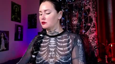 Emmy Bright     50  online show from May 22, 2:51 am