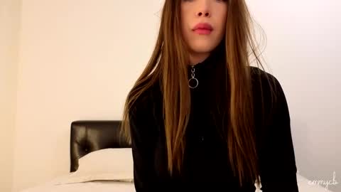 Em online show from February 1, 2:30 am