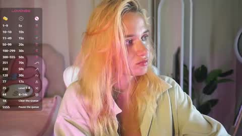 Emmylie online show from February 5, 6:44 pm