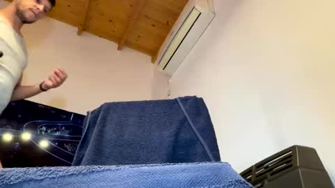 EMO online show from November 12, 6:21 pm