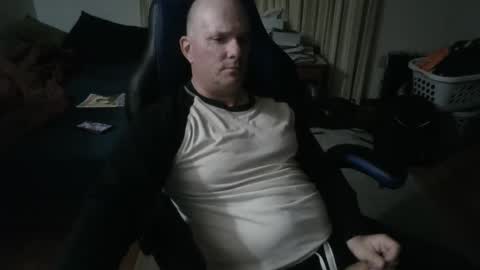 Snapshot of emsguy1 chatting on October 27, 2:33 am Matt online show from October 27, 2:33 am