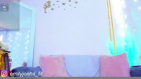 Snapshot of emylyjonhs chatting on February 4, 12:19 am EMYLY online show from February 4, 12:19 am