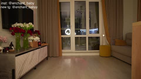 Snapshot of enchant_baby_ chatting on October 2, 11:58 pm My name is Eva online show from October 2, 11:58 pm