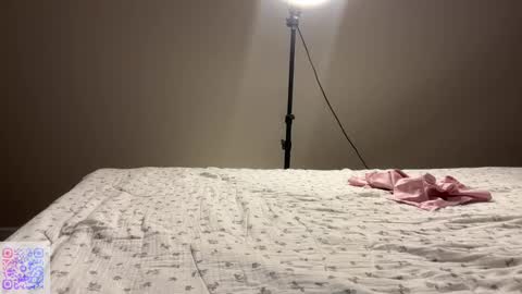 Mia online show from February 12, 4:33 am