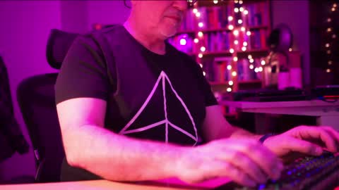 uk online show from April 3, 11:00 pm