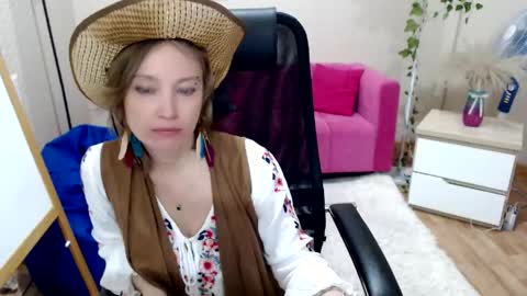 englishgirll online show from April 19, 6:10 pm