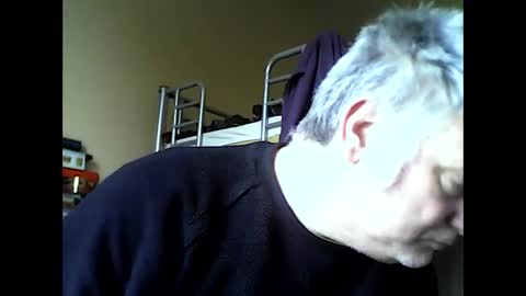 englishguysurrey online show from April 22, 6:53 am