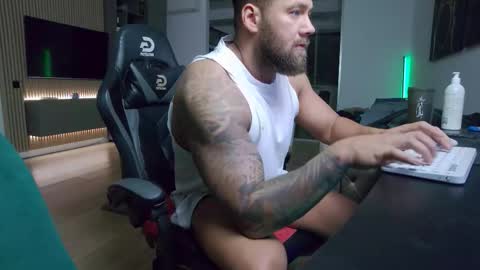 Erik online show from January 11, 9:32 pm