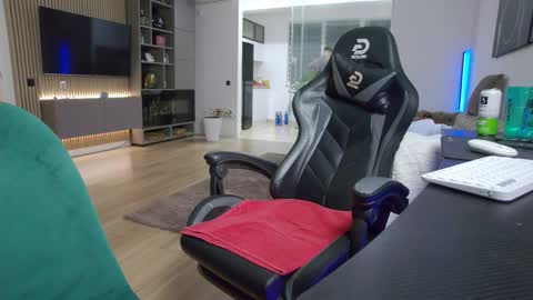 Erik online show from March 24, 10:16 pm