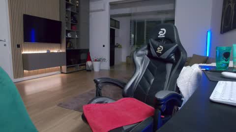 Erik online show from February 22, 11:18 pm