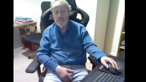 Snapshot of erasmus_d chatting on January 25, 6:02 pm erasmus_d online show from January 25, 6:02 pm