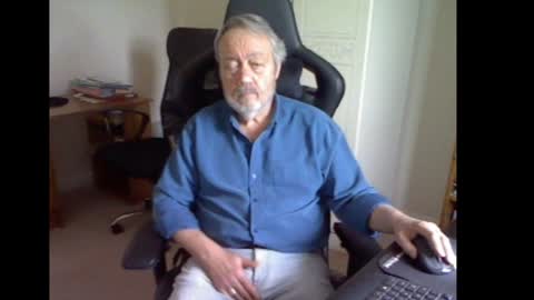 Snapshot of erasmus_d chatting on February 4, 12:33 pm erasmus_d online show from February 4, 12:33 pm