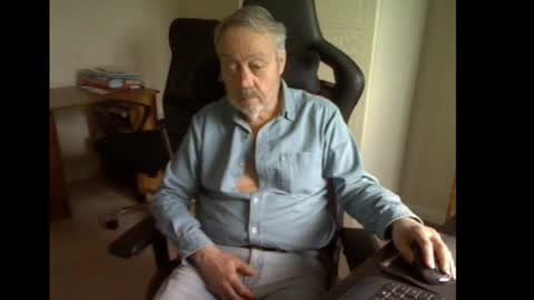 Snapshot of erasmus_d chatting on March 6, 5:33 pm erasmus_d online show from March 6, 5:33 pm