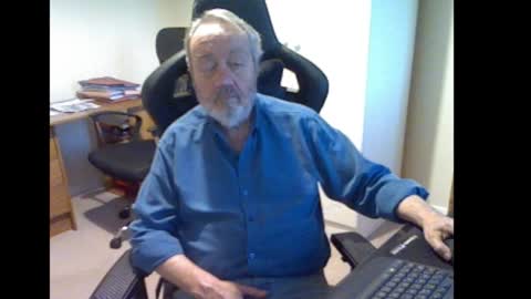 Snapshot of erasmus_d chatting on September 24, 6:03 pm erasmus_d online show from September 24, 6:03 pm
