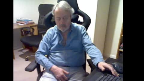 Snapshot of erasmus_d chatting on February 14, 6:19 pm erasmus_d online show from February 14, 6:19 pm