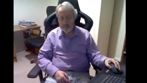 Snapshot of erasmus_d chatting on February 8, 5:29 pm erasmus_d online show from February 8, 5:29 pm