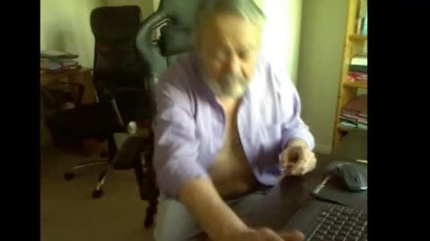 erasmus_d online show from March 2, 5:41 pm