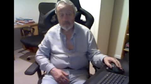 Snapshot of erasmus_d chatting on February 11, 6:44 pm erasmus_d online show from February 11, 6:44 pm