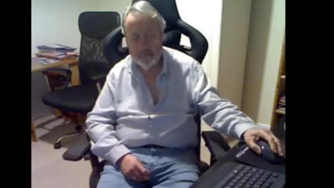 Snapshot of erasmus_d chatting on October 14, 5:16 pm erasmus_d online show from October 14, 5:16 pm