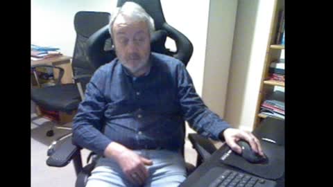 Snapshot of erasmus_d chatting on January 10, 6:38 pm erasmus_d online show from January 10, 6:38 pm